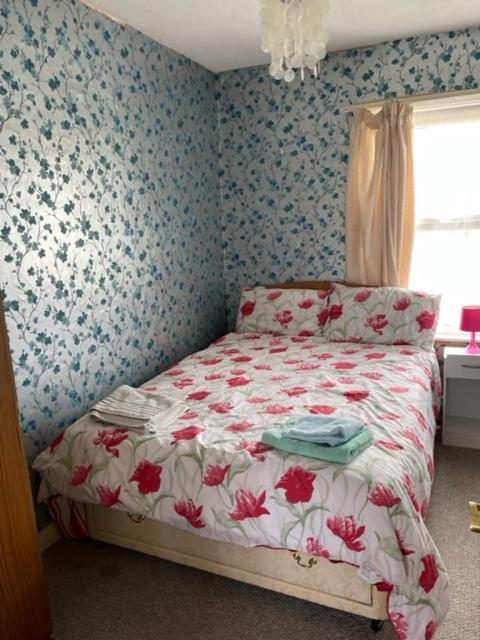 Room Only Guest Accommodation, Guest House Self Catering Бангор Екстер'єр фото