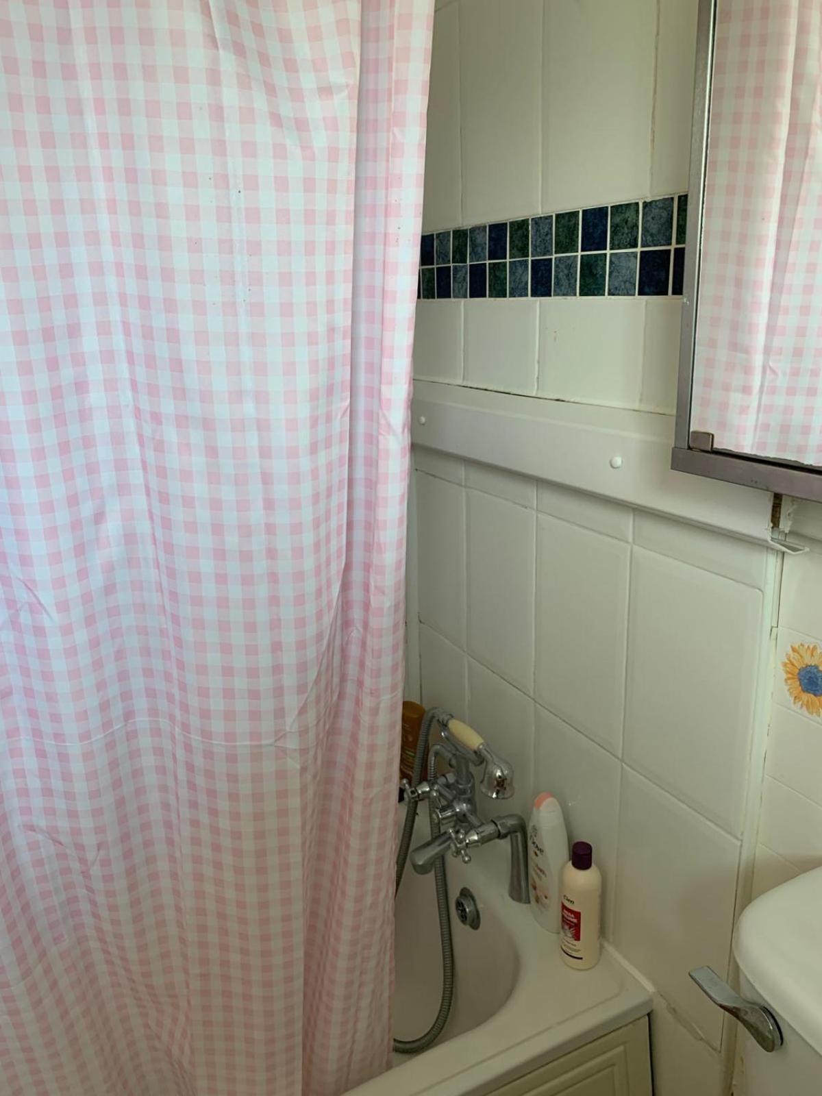 Room Only Guest Accommodation, Guest House Self Catering Бангор Екстер'єр фото